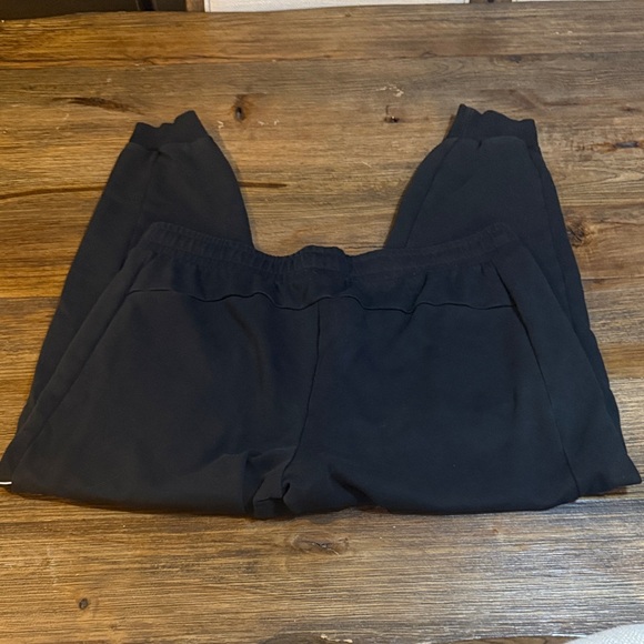 Puma men’s  Black Jogger Pants - Picture 3 of 8